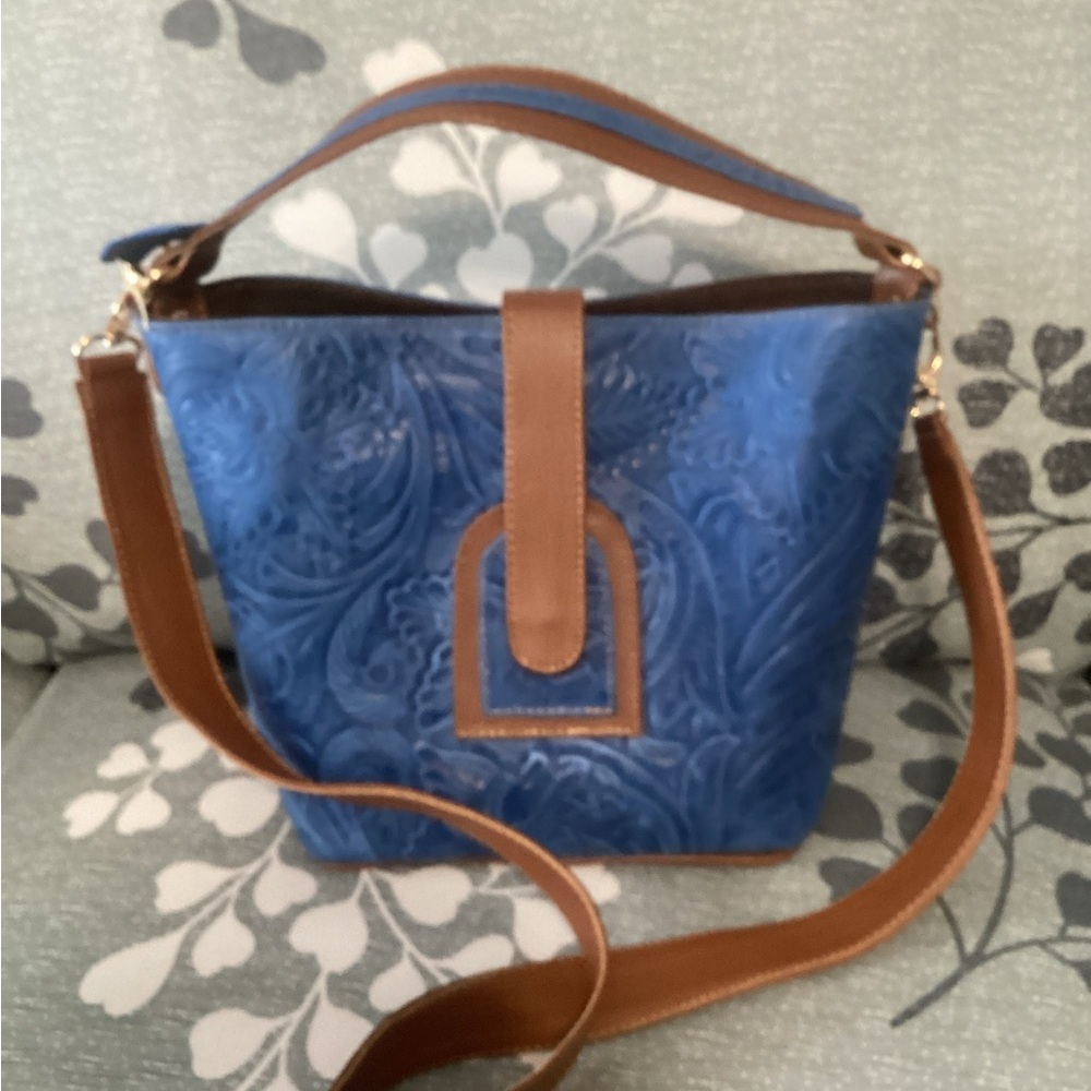💙 Mexican Artisan Genuine Leather Embossed Denim Blue Crossbody 💙
